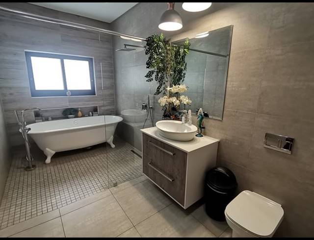 4 BEDROOM HOUSE FOR SALE IN HERON BANKS GOLF ESTATE